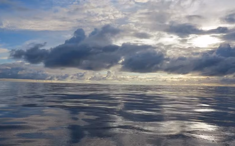 Cientistas avaliam usar sal em nuvens para conter aquecimento do mar, mas método oferece riscos