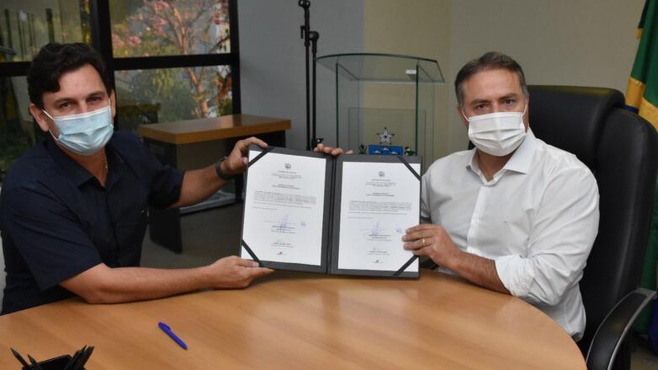 Governador assina ordem de serviço para construção de creche e CISP em em Coruripe