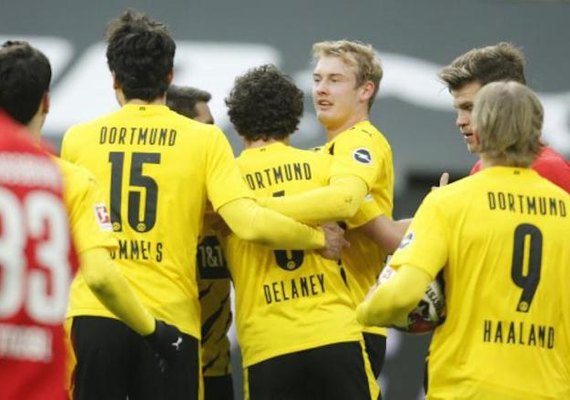 Sem Haaland, Dortmund se recupera, bate Augsburg e cola no líder Bayern no Alemão