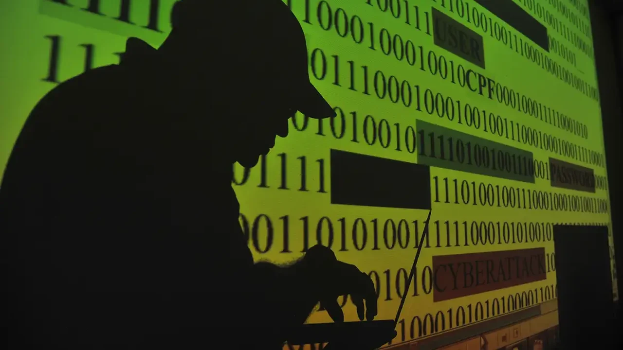 Promessa de dinheiro fácil e Pix lideram estratégias de golpistas online