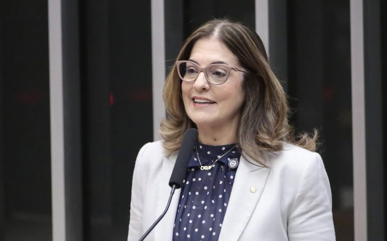 Comissão aprova teletrabalho e jornada flexível a pais de criança com câncer