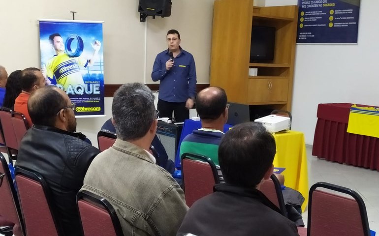 Empresa que produz cabos elétricos capacita grande número de profissionais