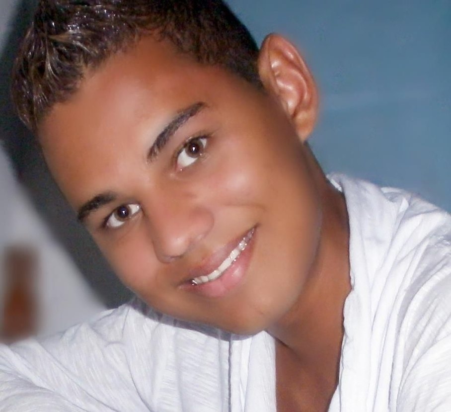 Elton Jhonas Sobral se declara para a amada