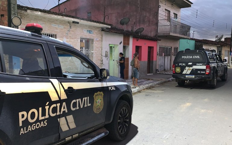 Polícia prende acusado de tráfico e apreende arma e droga em Colônia Leopoldina