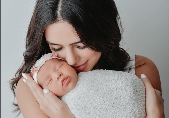 Bruna Biancardi faz ensaio 'newborn' de Mavie e mostra 'primeiro lookinho' da filha de Neymar