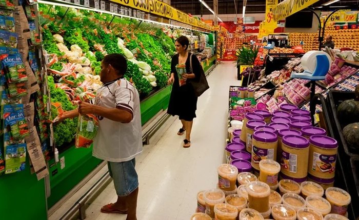 Ao longo de 2025, o peso da inflação foi maior para os estratos mais elevados