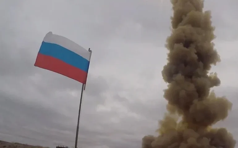 Veja imagens dos últimos combates em Kupyansk, com soldados hasteando bandeiras russas