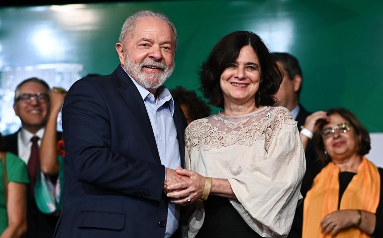 Lula elogia Nísia, hoje na mira do Centrão: