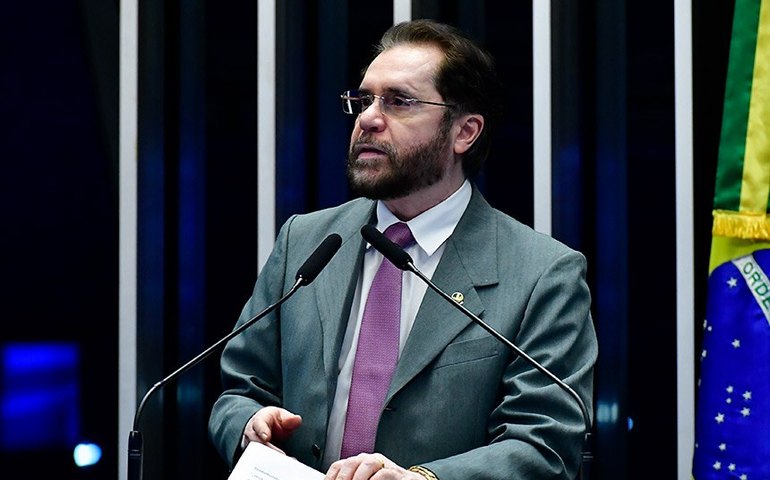 Plínio Valério critica PL das Fake News