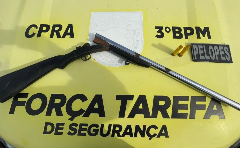 Homem é preso com espingarda em casa no bairro Batingas, em Arapiraca