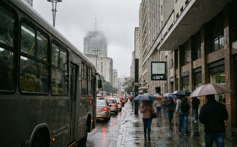 Frio e chuva marcam início da semana em São Paulo, aponta Climatempo