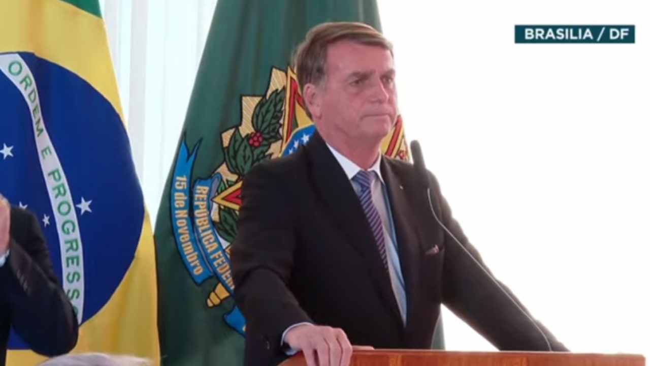 Delegados e peritos da PF rebatem alegação de Bolsonaro sobre ‘queijo suíço’