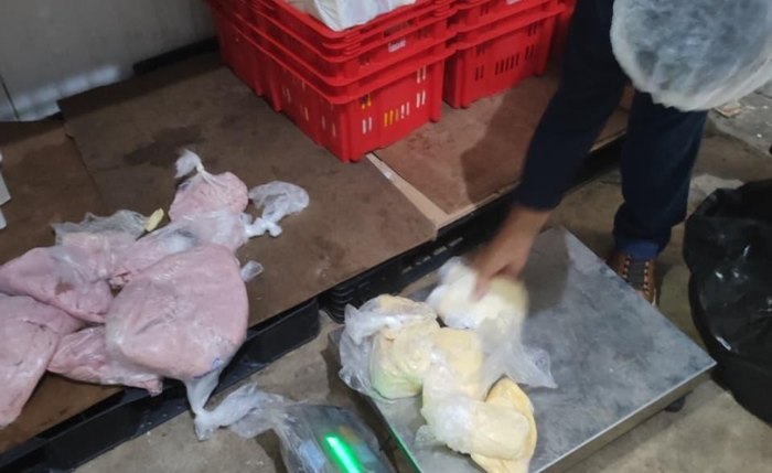 Produtos estavam fora do prazo de validade e acondicionados de forma inadequada,