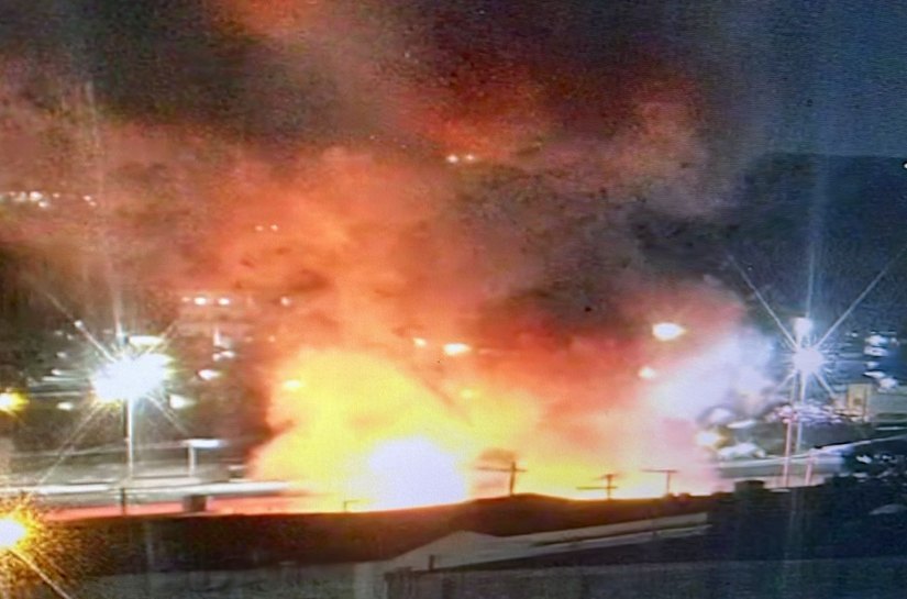 Incêndio de grandes proporções atinge barracas no Mercado da Produção, em Maceió