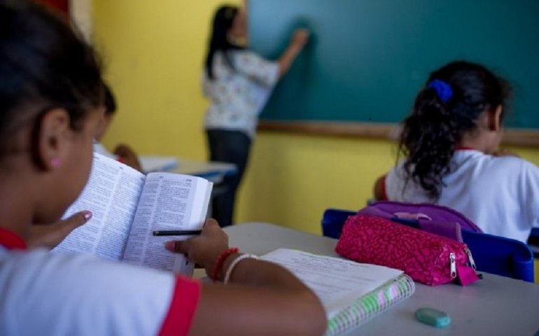 33% desaprovam política de Bolsonaro para a educação, diz pesquisa