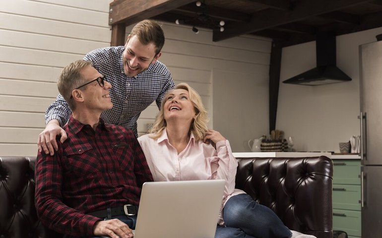 Eternamente no ninho: quase metade dos jovens adultos nos EUA mora com os pais. Spoiler: eles gostam disso