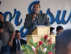 Pregação na concentração da Praça dos Martírios resulta em almas para Jesus