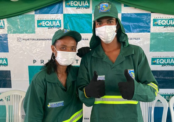 Prefeitura de Jequiá da Praia realiza entrega de uniformes a 100% dos garis