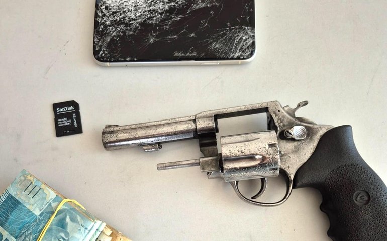 Operações cumprem 34 mandados, prendem 4 e apreendem arma de fogo e dinheiro no Sertão