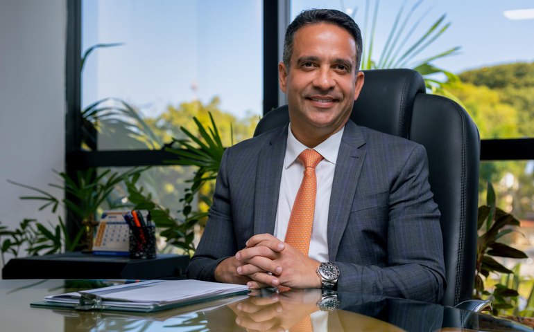 Governador anuncia antecipação dos salários de outubro para esta quarta-feira