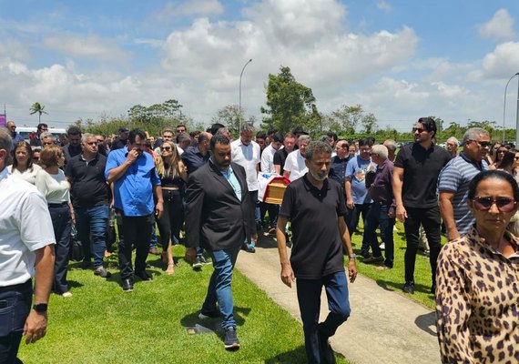 Última homenagem a Benedito Lira reúne familiares, amigos e políticos em Maceió