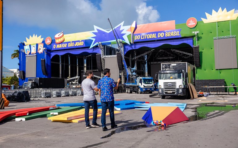 Vice-prefeito e titular da Seminfra vistoria últimos preparativos para o São João Massayó