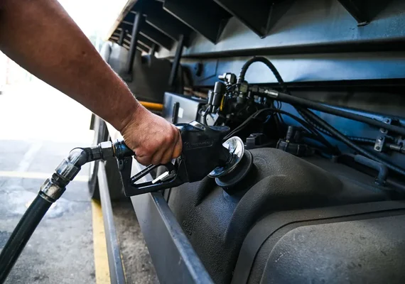 Petrobras reduz em R$ 0,44 valor do diesel e em R$ 0,40 o da gasolina