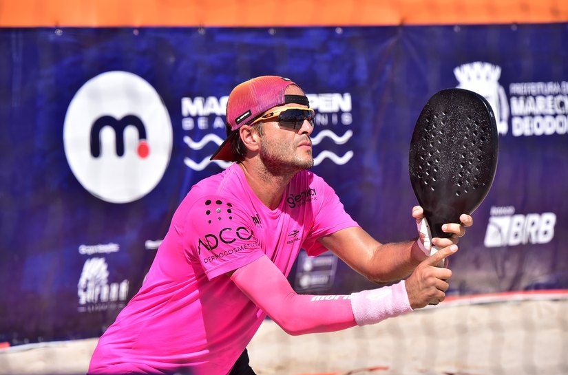 Dupla da Seleção Brasileira e atletas campeões do Macena Open vencem na estreia na Praia do Francês