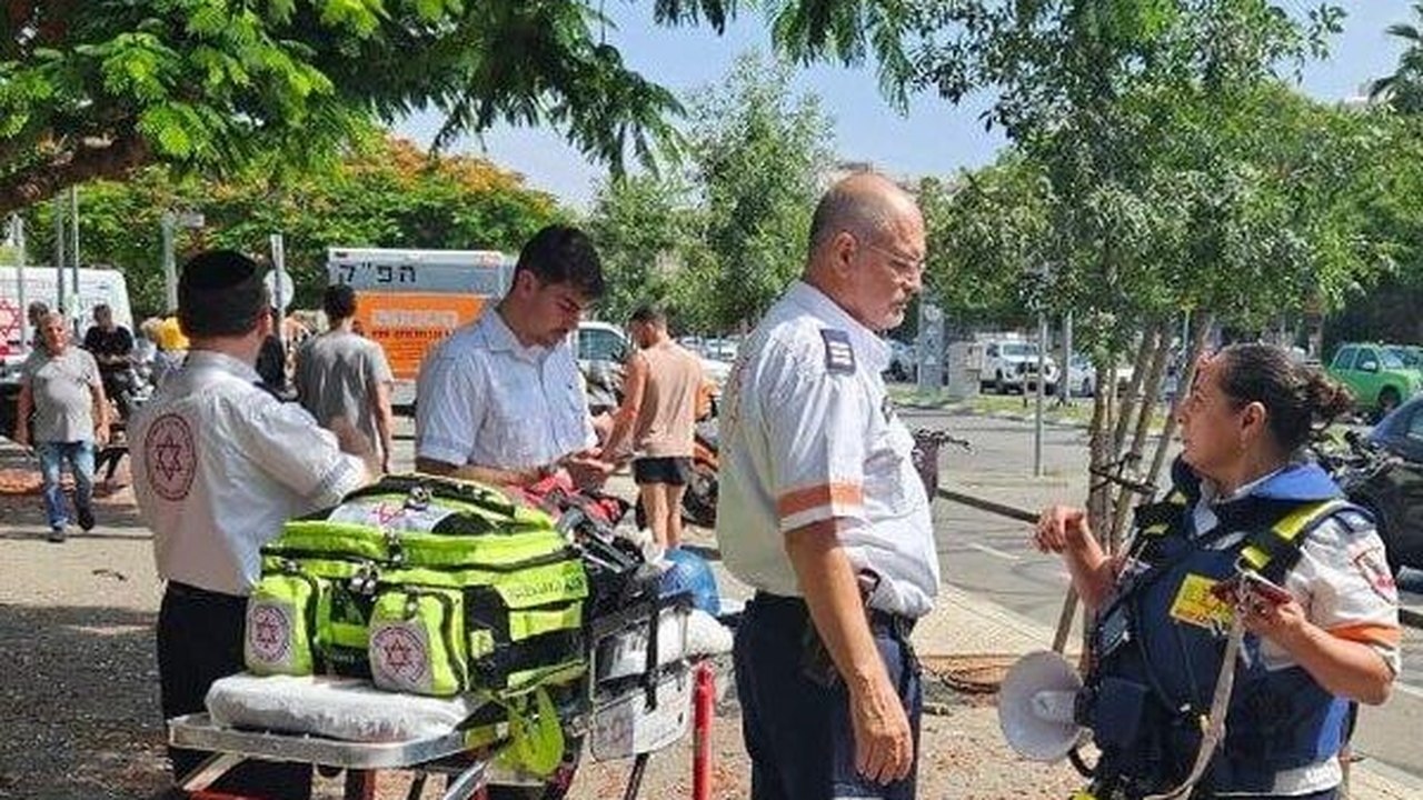 Míssil iraniano destrói vários condomínios no norte de Tel Aviv