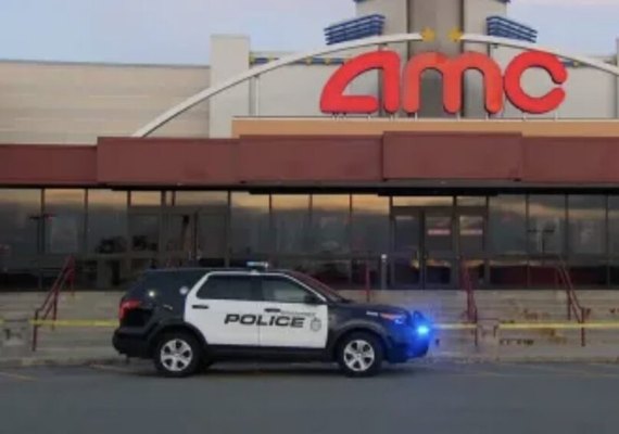 Homem é preso após esfaquear quatro crianças e adolescentes durante sessão de cinema, nos EUA