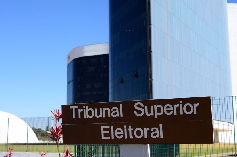 Uso de inteligência artificial em campanhas precisa ter aviso explícito, determina TSE