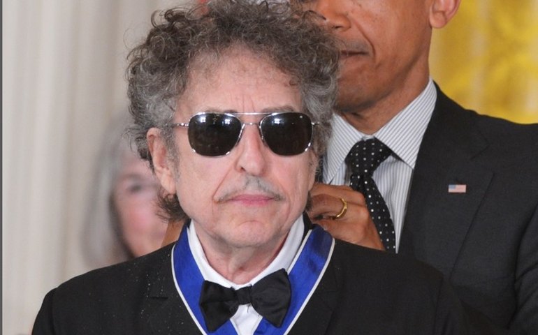 Em ensaios sobre canções, Dylan reflete sobre a condição humana
