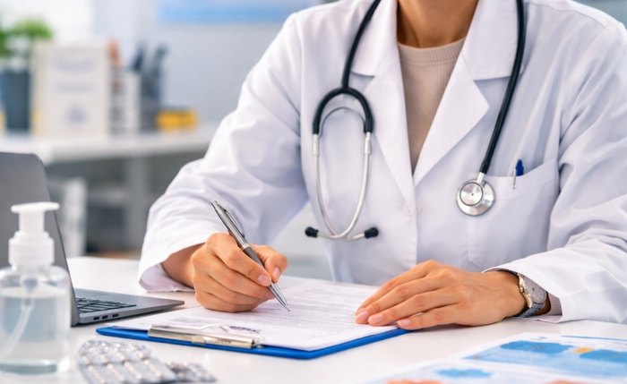 Médicos infectologistas desempenham papel fundamental na prevenção, diagnóstico e controle de doenças infecciosas, atuando de forma estratégica na proteção da saúde coletiva