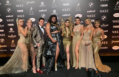 Influenciadoras de Alagoas apostam no dourado, que dominou no Baile da Vogue