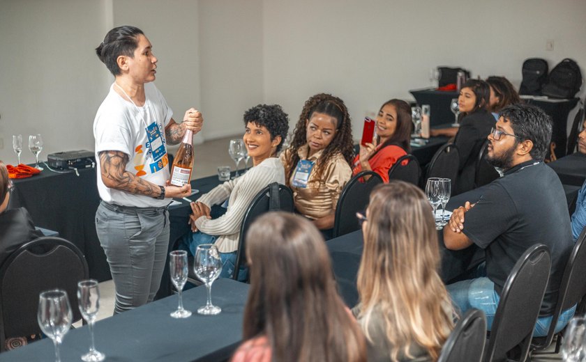 Município de Piranhas recebe carreta-escola do programa Escola do Turismo