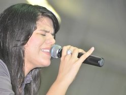 Cantora Míria Mical se apresenta no Castelo do Desfiladeiro
