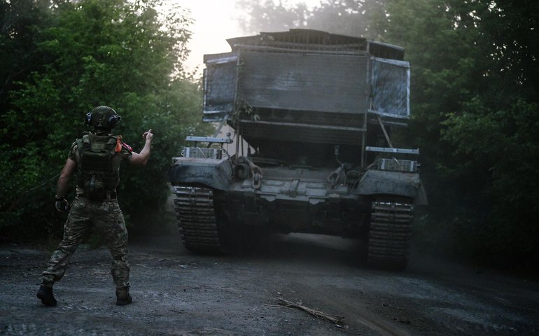 Tropas russas libertam povoado de Novaya Poltavka na república de Donetsk, diz MD