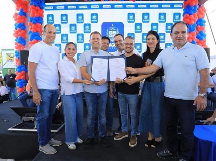 Obras da Casal vão permitir fornecimento de água para nova fábrica de laticínios em Batalha