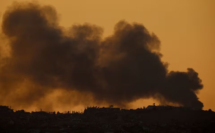Israel intensifica ataques em Gaza e mata dezenas de civis em bombardeios