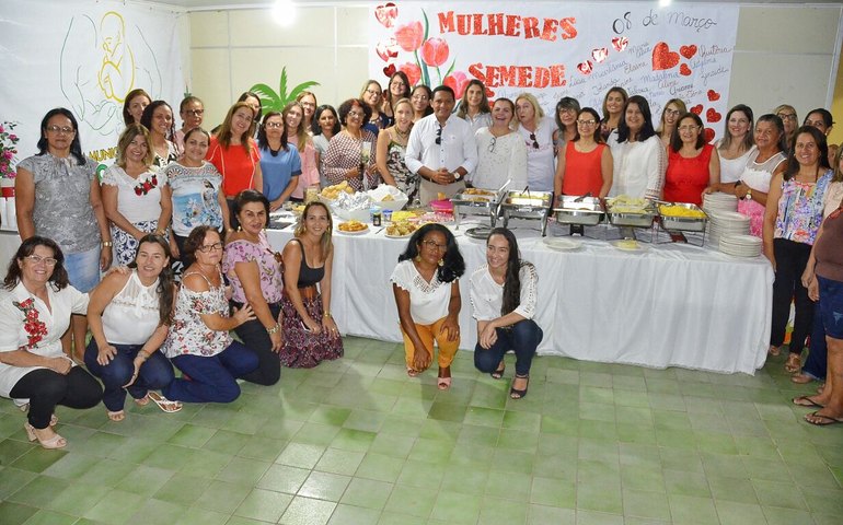 Em homenagem ao dia 8 de Março, prefeito Júlio anuncia criação da Secretaria da Mulher