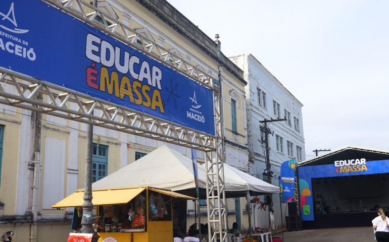 Feira de Inovações e Ciências encanta o público na primeira edição do Educar é Massa