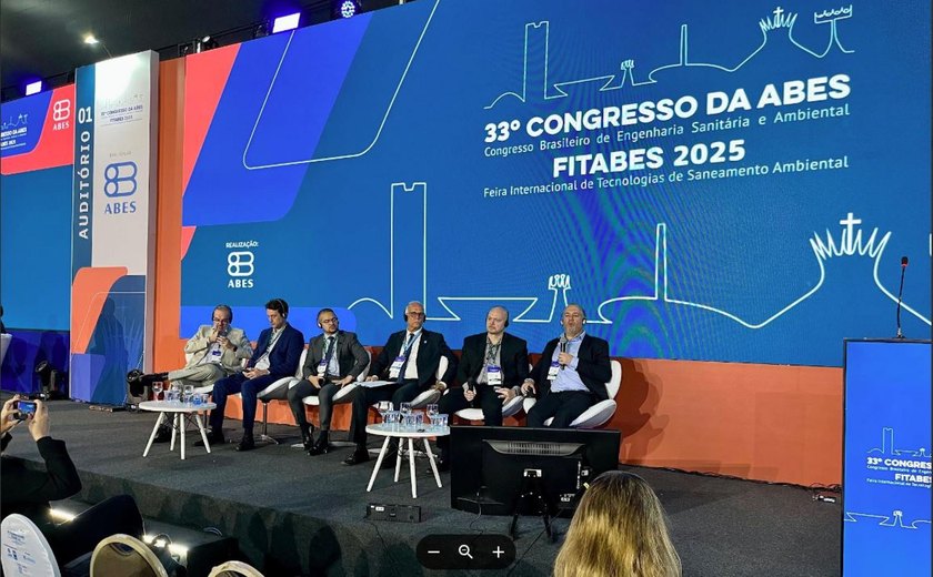 Casal encerra participação no 33º Congresso da Abes discutindo modelo de concessões em Alagoas