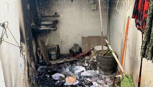 Incêndio atinge cômodo de uma residência no centro de Aracaju / Foto: Foto: CBMSE/Divulgação