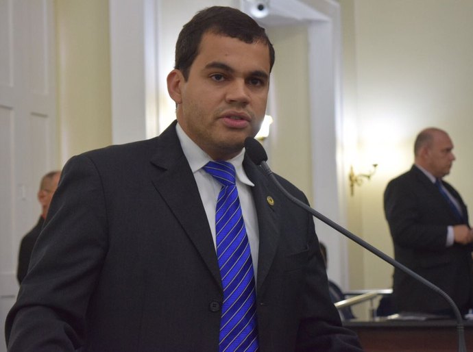 Gilvan Barros Filho cobra revisão na lei que regulamenta serviço do Uber