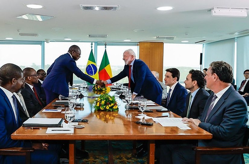 Lula e presidente do Benin discutem agricultura e conexão aérea