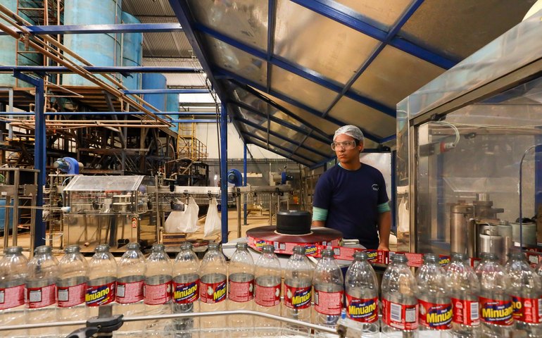 Faturamento real da indústria avança 1,6% entre janeiro e fevereiro, aponta CNI