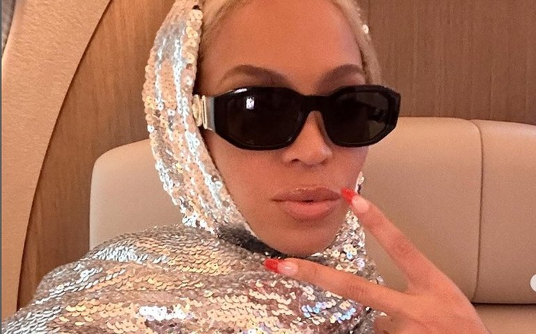 Na madrugada de Natal, Beyoncé publica novas fotos da visita ao Brasil