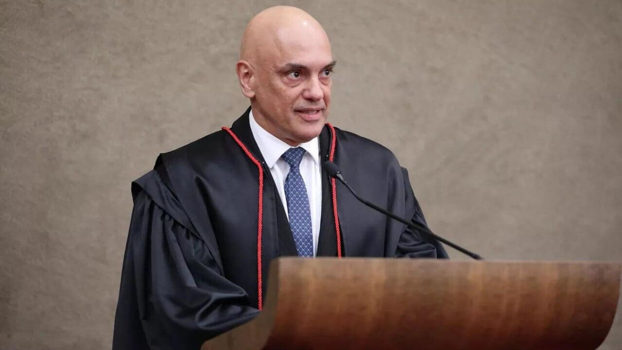 Alexandre de Moraes será o relator de inquérito contra Eduardo Bolsonaro