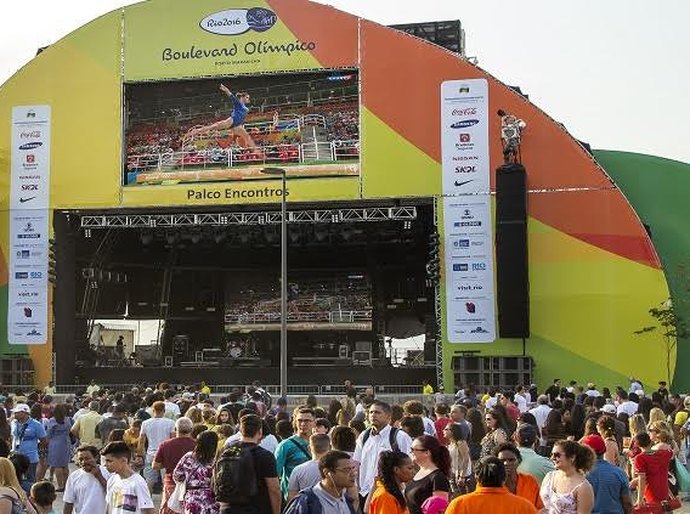 A união das torcidas no coração do Boulevard Olímpico