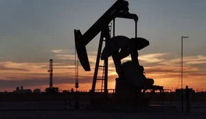 Novos ataques dos EUA ao Irã impulsionam preço do petróleo